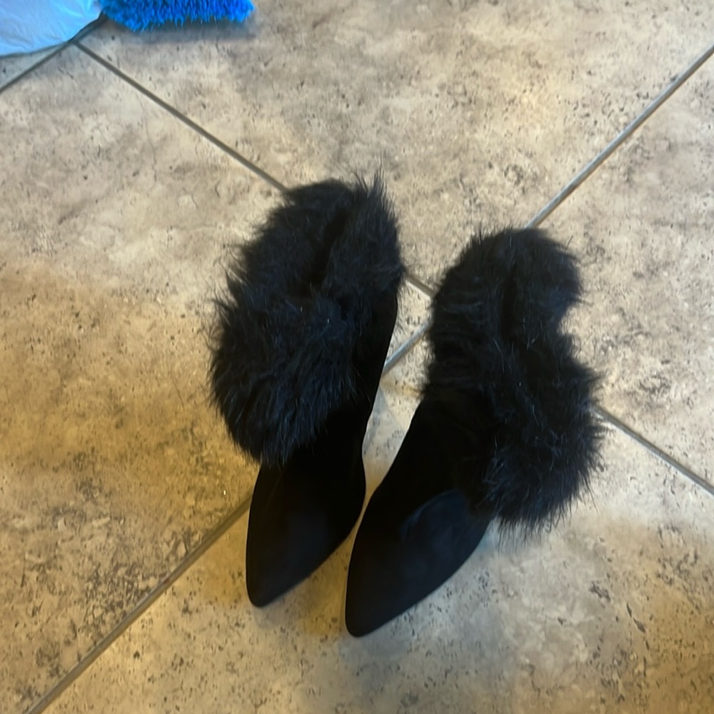 Women's black high heels with fur